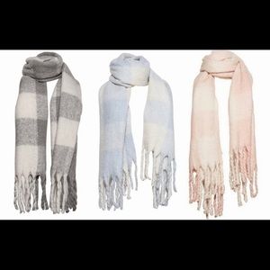 NWOT Steve Madden Super Cute and Stylish Scarf